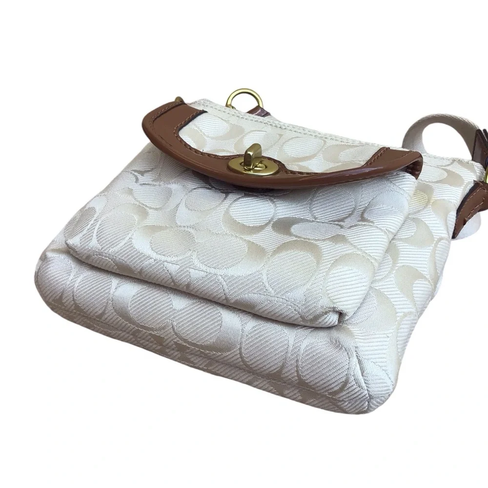 Coach Campbell Signature Twill Swingpack